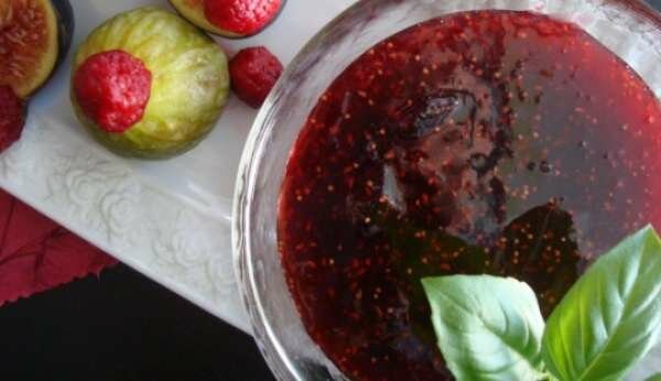 Μαρμελάδα σύκα με raspberries και φρέσκο βασιλικό