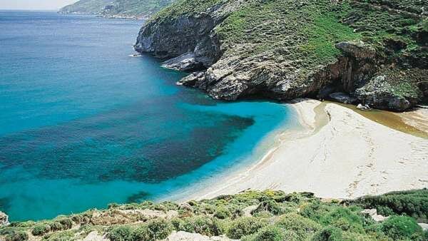 Νότια Εύβοια: Εξορμήσεις για ορειβασία και surf στα κύματα