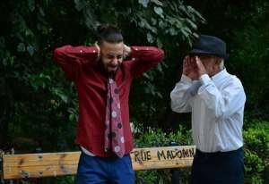 Ο ΑΝΔΡΑΣ ΜΕ ΤΗΝ ΠΟΥΑ ΓΡΑΒΑΤΑ στο Θέατρο ΜΠΙΠ