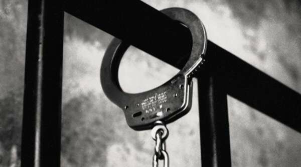 Απίστευτη καταγγελία στα Χανιά: Ο πατέρας έδεσε την ανήλικη κόρη του με χειροπέδες