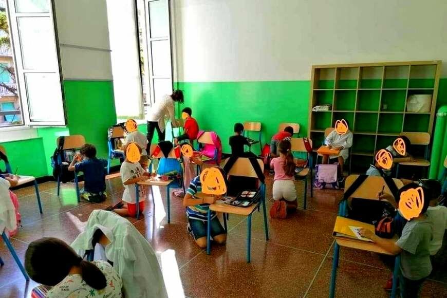 Κορονοϊός: Πρωτότυπη διαμαρτυρία μαθητών στην Ιταλία – Για τα νέα θρανία που δεν ήρθαν