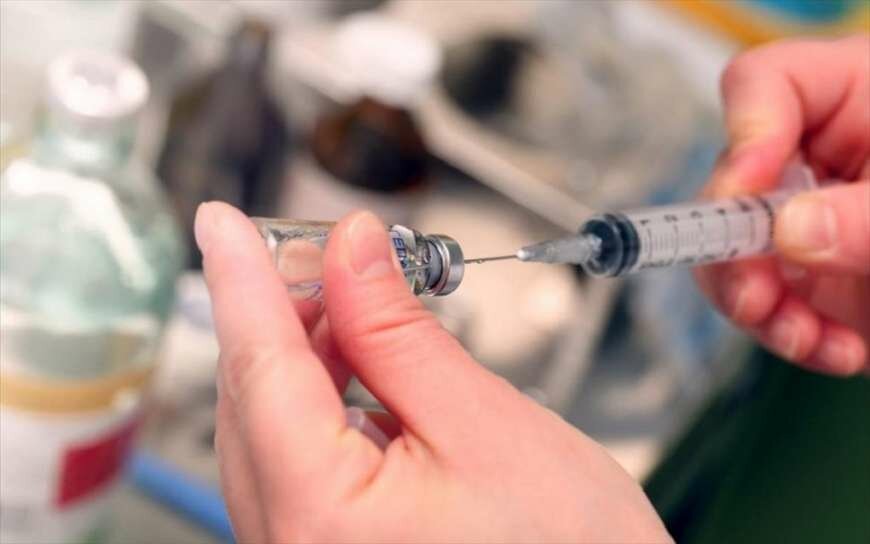 Ελπίδες και προσμονή για το εμβόλιο μετά την υπογραφή της συμφωνίας ΕΕ-Pfizer