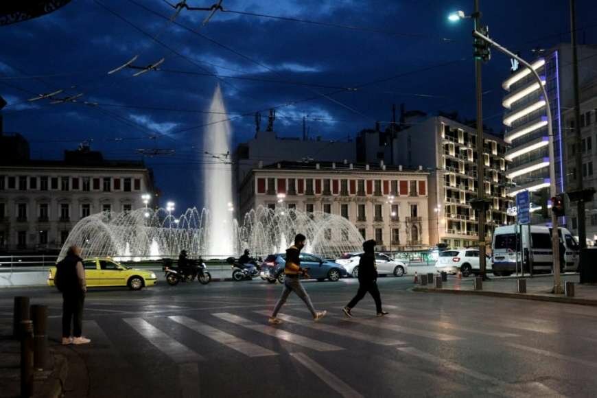 Επίθεση με μαχαίρι κατά αλλοδαπού και πυροβολισμοί στην Ομόνοια