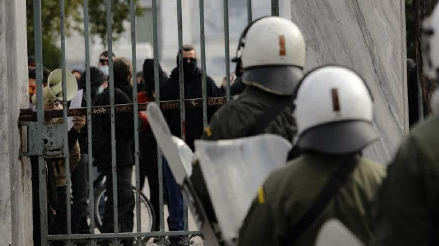 Ελεύθεροι οι 91 συλληφθέντες από το Πολυτεχνείο- Σε βάρος τους σχηματίστηκε δικογραφία