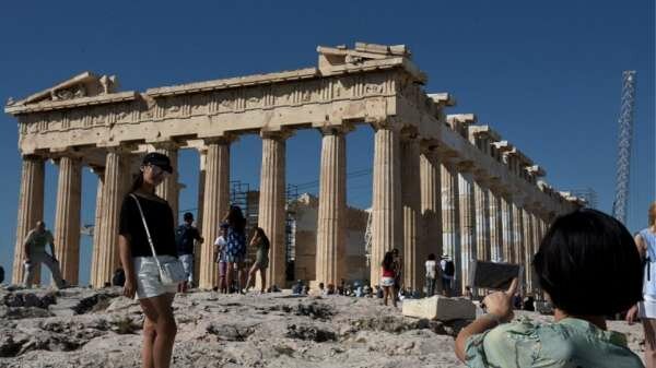 ΤτΕ: Αύξηση τουριστών κατά 22,3% τον Ιούνιο
